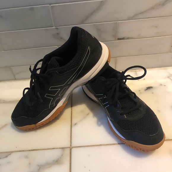 LIKE NEW ASICS VOLLEYBALL SHOES - Picture 4 of 7